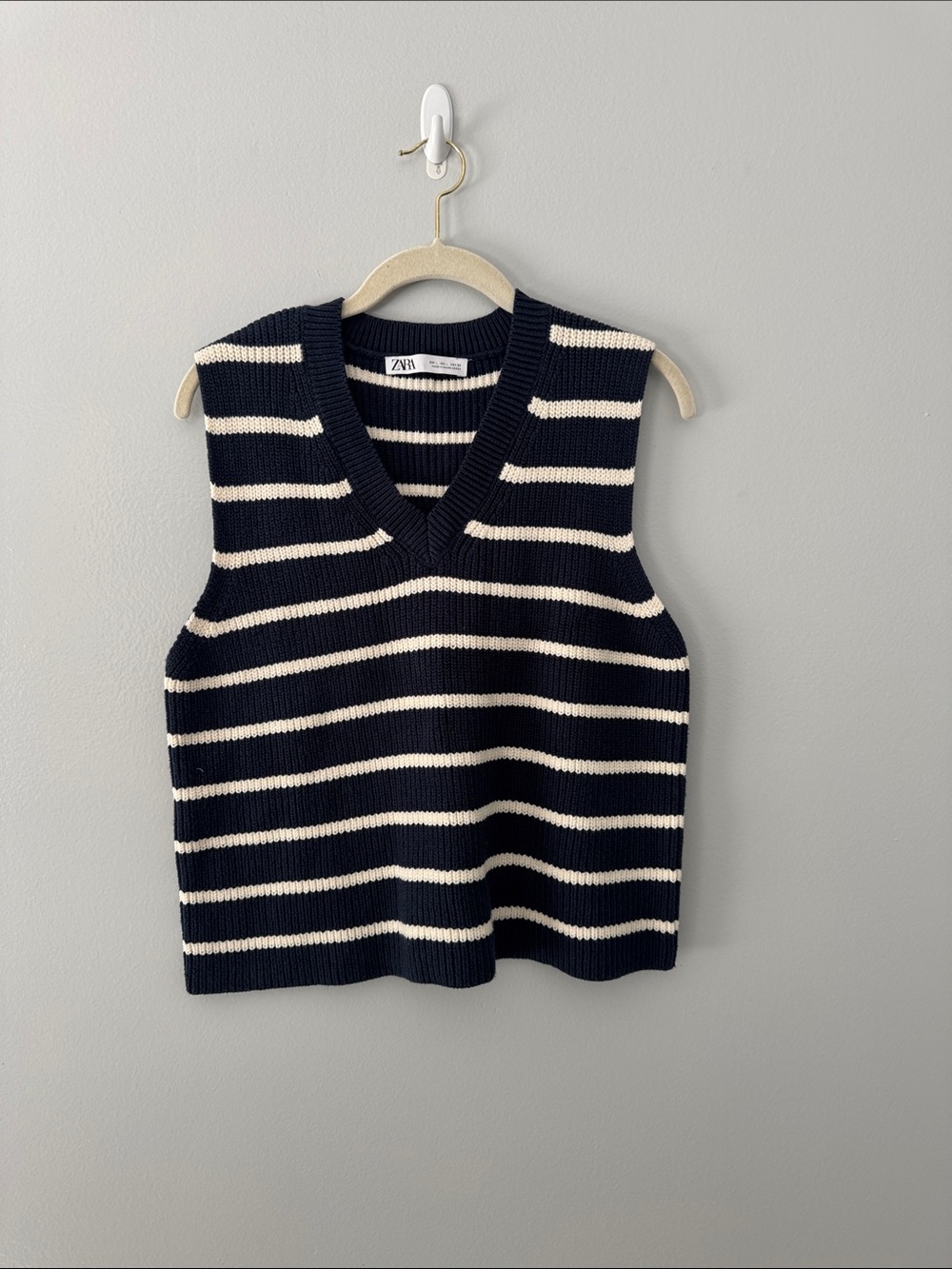 Zara Navy and Cream Striped Knit Vest Size Large  Travel Business Casual